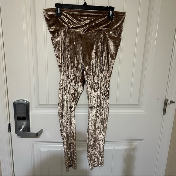 Fabletics Teddy Brown Crushed Velour Crossover Leggings Size XL - Picture 2 of 8
